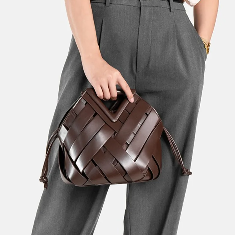 Aeris Woven Bucket Handtas